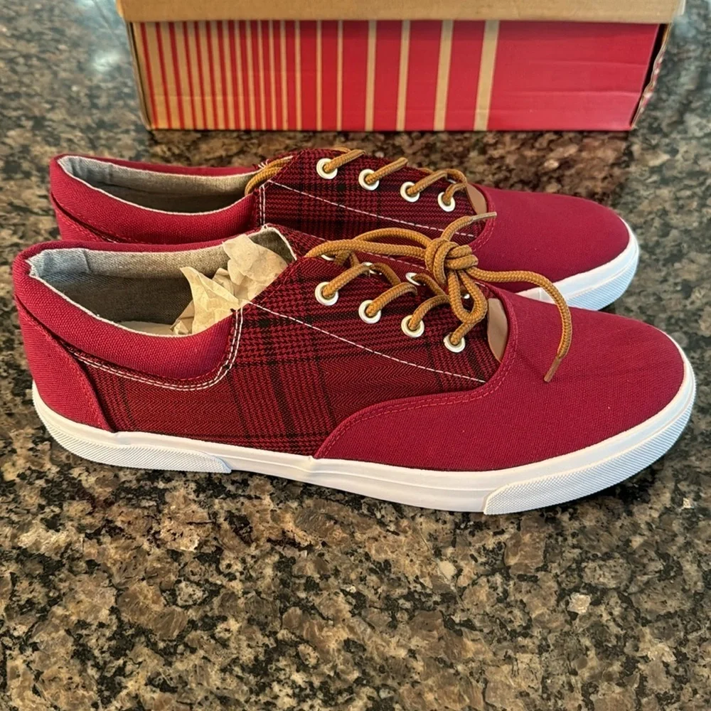 Unionbay men’s red and black canvas sneakers NIB 9.5